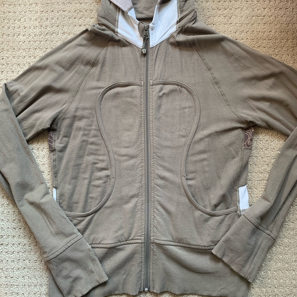Sz8 lululemon lightweight scuba hoodie